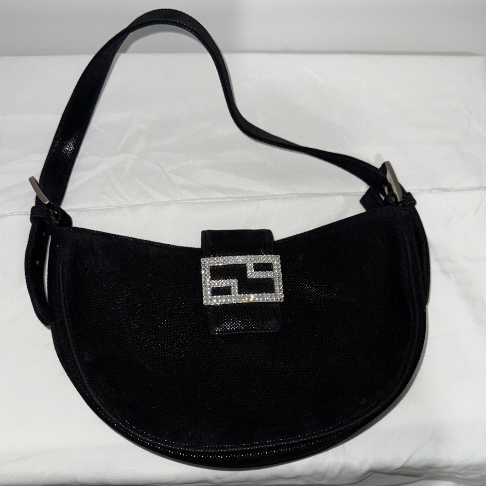 Chic Black Shoulder Bag with Embellished Clasp